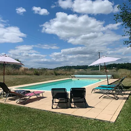 Hugo At Bassinaud Feriehus